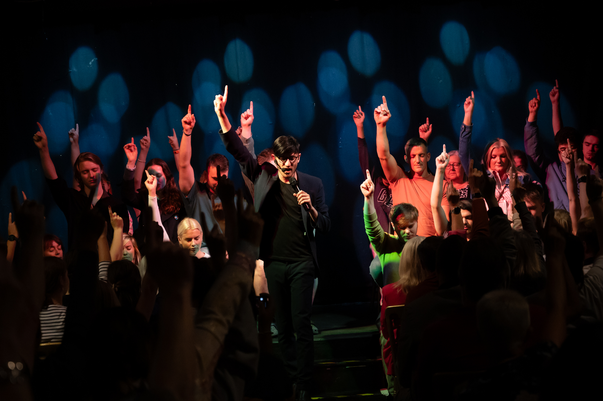 Daniel Sinclair performing live